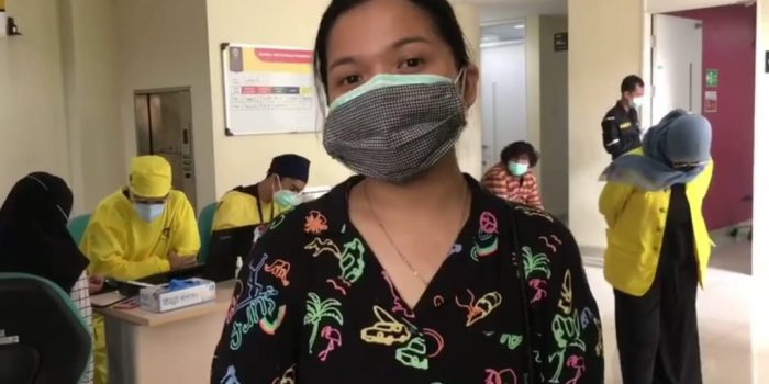 Vaksinasi di kawasan Kampus UI.